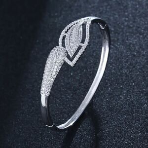 Minimalist Zircon-inlaid Bracelet Silvery